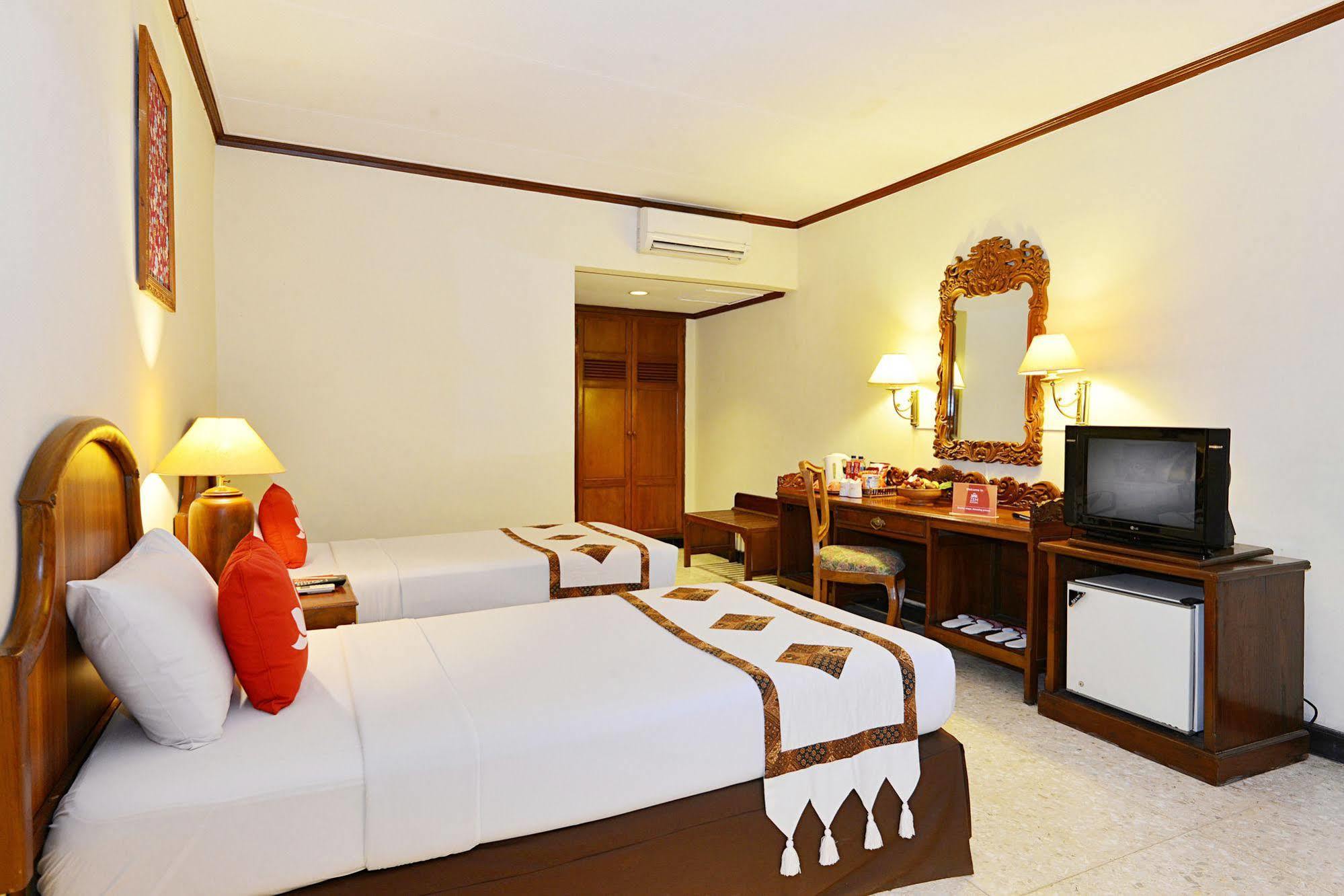 Zen Rooms Jogja Cendrawasih Pakualaman ภายนอก รูปภาพ